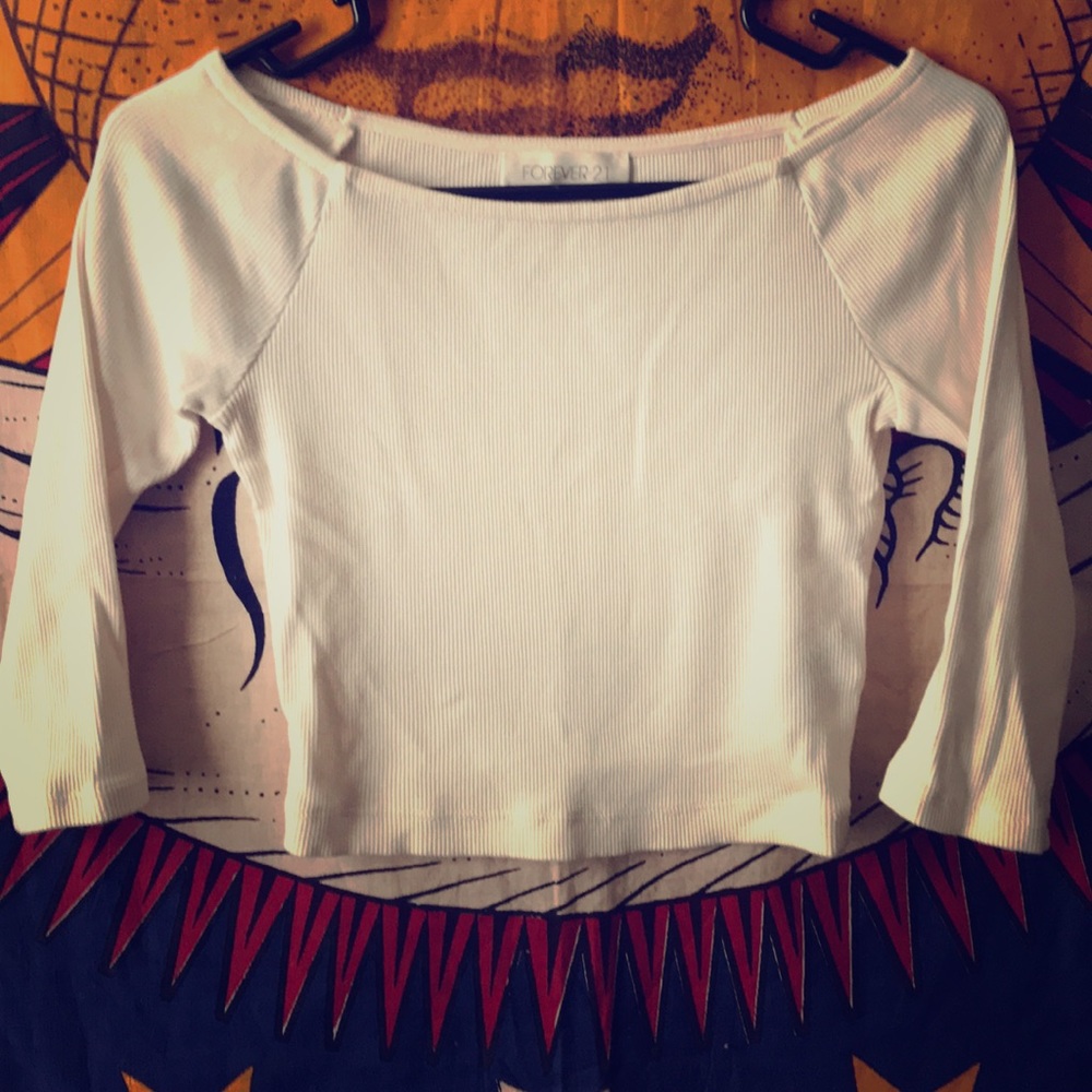 Amazing cream sweater type crop top !